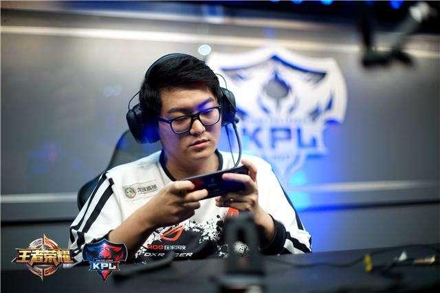 向NIP倾 向NIP倾